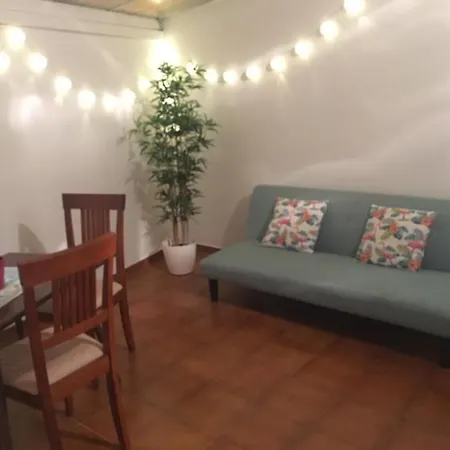 Con Jardín Y Piscina B Apartamento
