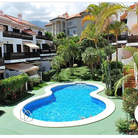 Con Jardín Y Piscina B